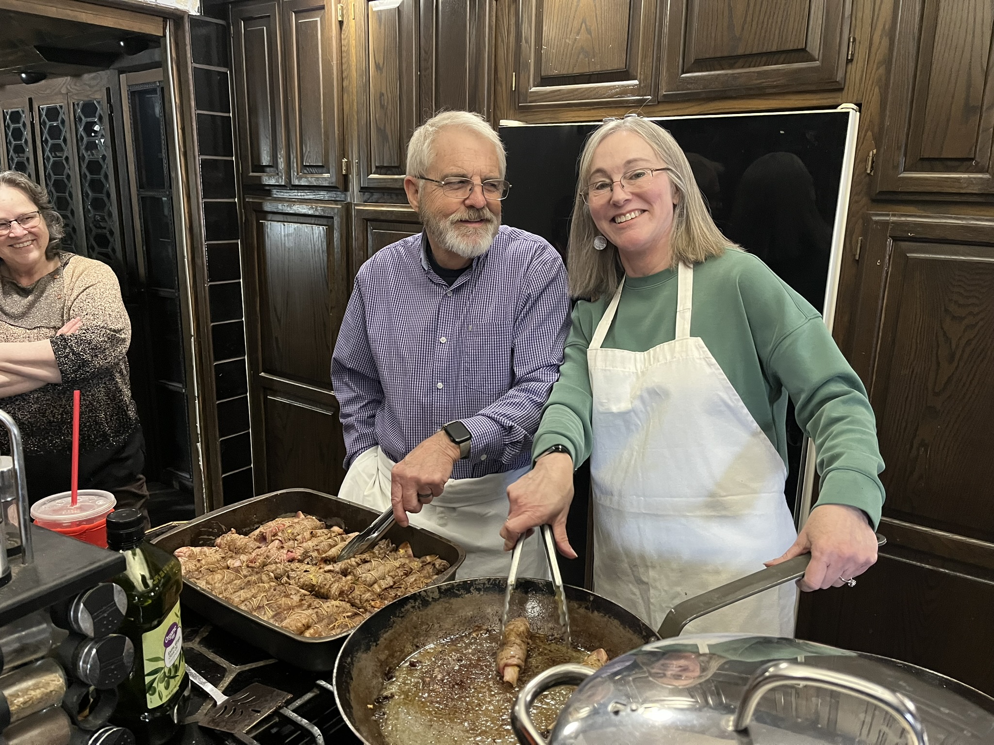 Island Friends in the Kitchen